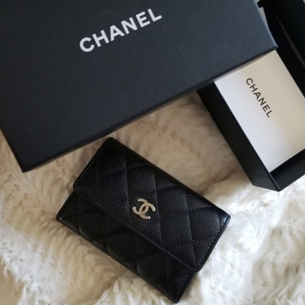 CHANEL black caviar quilted card case wallet
